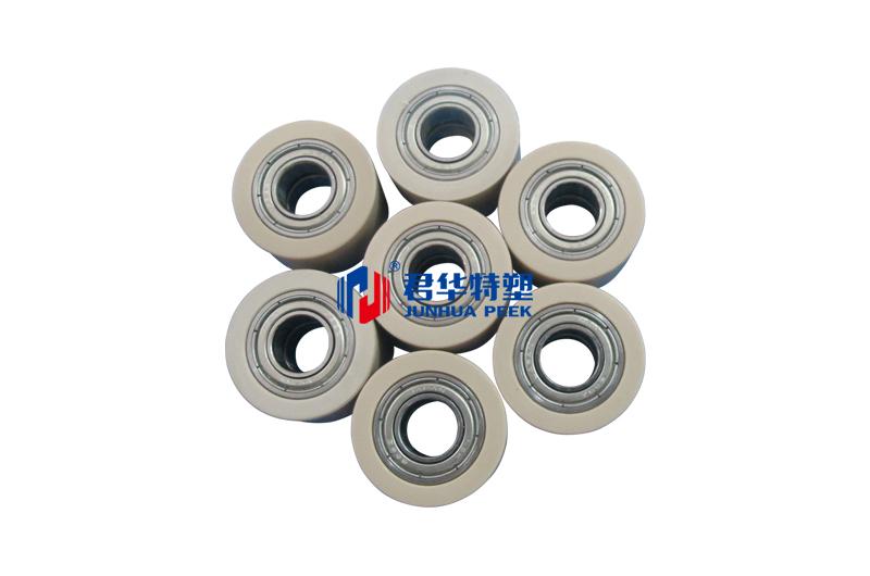 Ролики из PEEK для индустрии розлива напитков