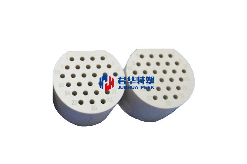 Изолированные разъемы из PEEK