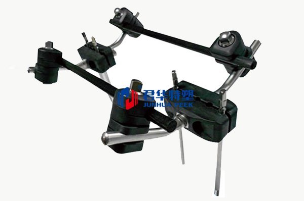 Внешний фиксатор из PEEK