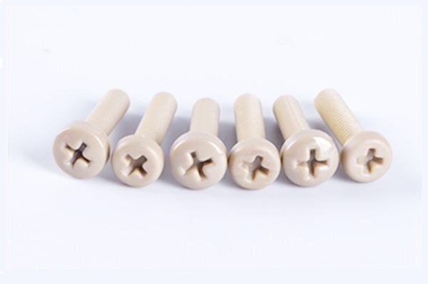 PEEK винт с крестообразным шлицем и круглой головкой